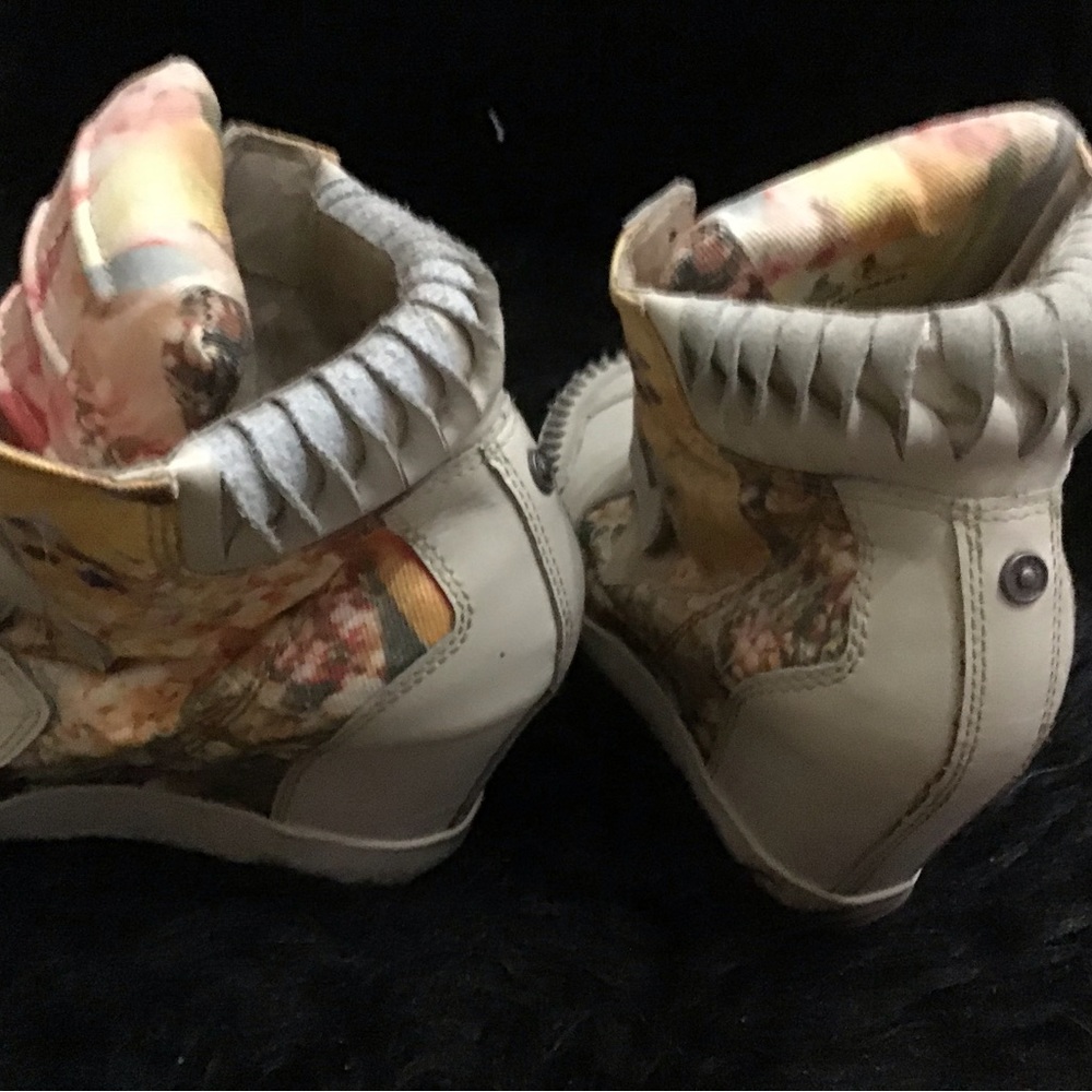 Platform sneaker